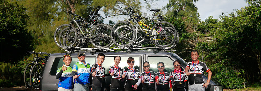 對旅遊及自行車的熱愛的一群人